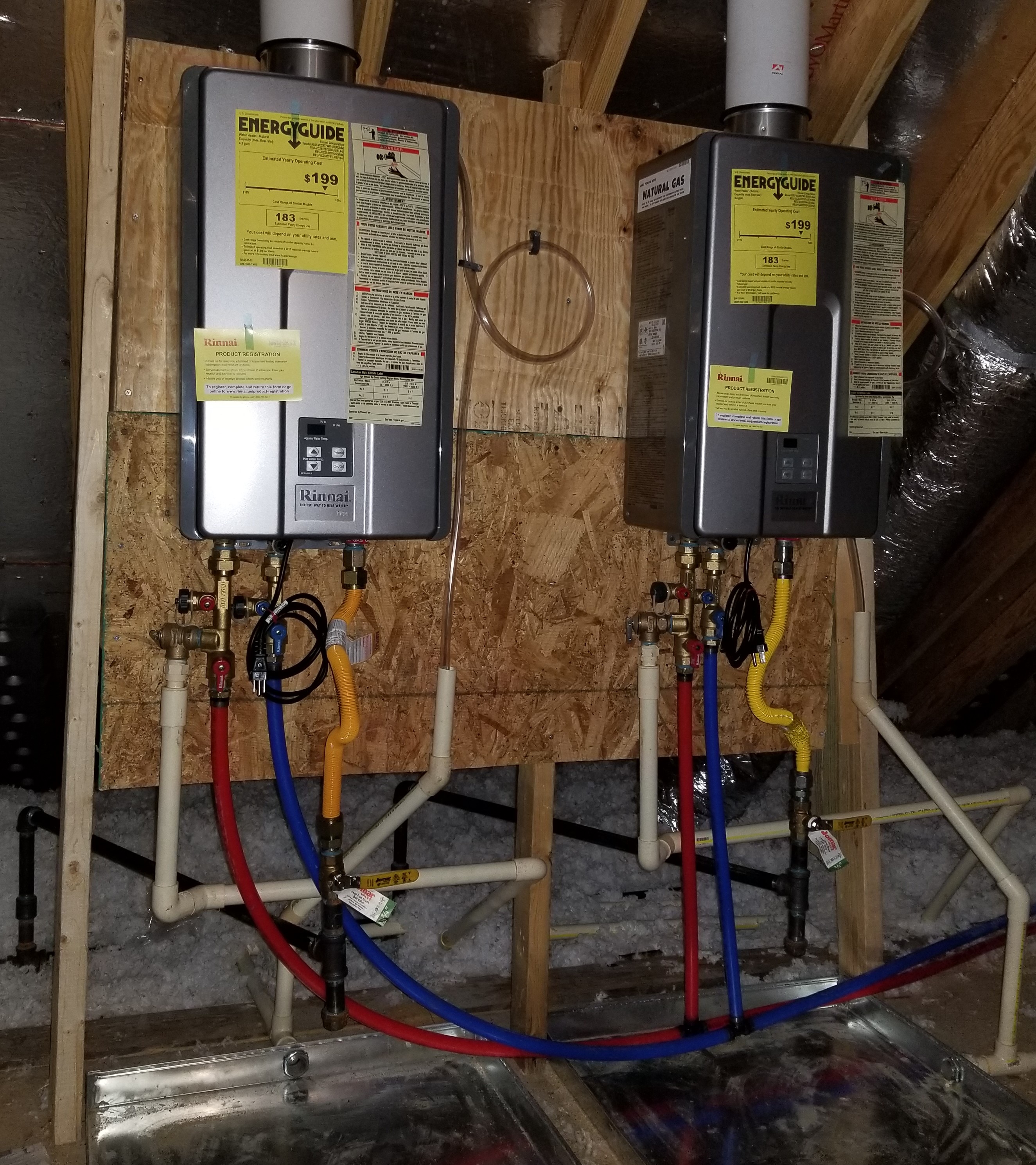 Plomería Residencial En The Woodlands Professional Plumber working in a Residential Plumbing service in The Woodlands, Texas